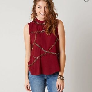 Buckle sleeveless top